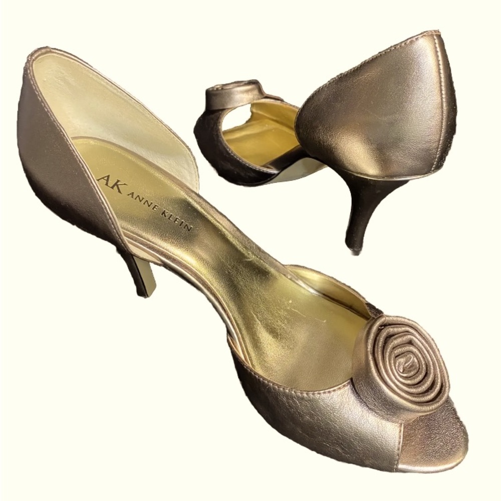 Ann Klein Bronze Leather Heels Peep Toe Rose Embellishment Women's Size 9.5